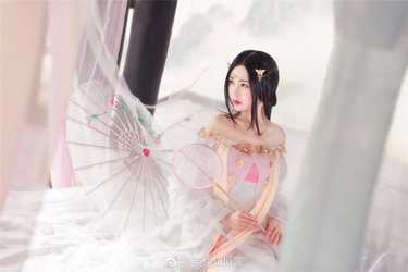 我真的要为这次镇魔曲出的新职业迦楼罗·殊音爆灯！殊音：@英俊lulu酱，摄影：@琬儿er，后期协力：@_凰先森_，@安小小小鱼