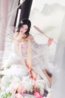 我真的要为这次镇魔曲出的新职业迦楼罗·殊音爆灯！殊音：@英俊lulu酱，摄影：@琬儿er，后期协力：@_凰先森_，@安小小小鱼