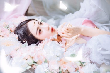 我真的要为这次镇魔曲出的新职业迦楼罗·殊音爆灯！殊音：@英俊lulu酱，摄影：@琬儿er，后期协力：@_凰先森_，@安小小小鱼